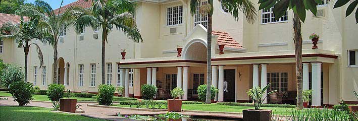 Victoria Falls Hotel courtyard