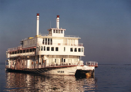 Southern Bell - Houseboat on Lake Kariba