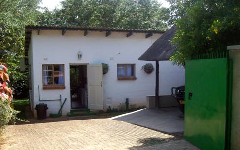 Victoria Falls cottage for sale
