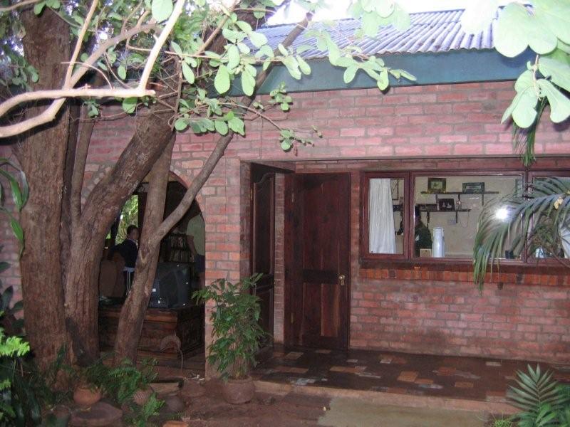 vic falls house
