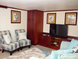 The TV lounge in Catalina Houseboat - Kariba