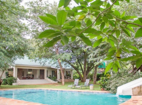 701 Victoria Falls house, self catering house for up to 10 in Victoria Falls