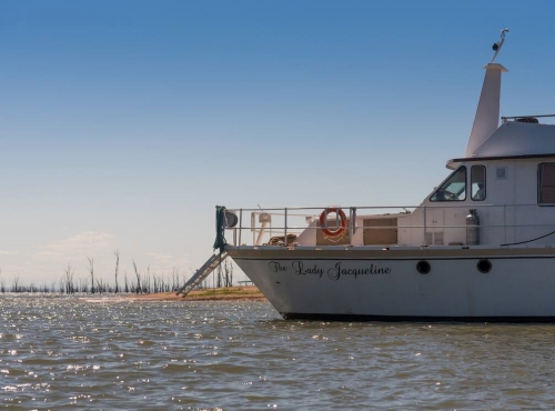 The Lady J Houseboat on Lake Kariba
