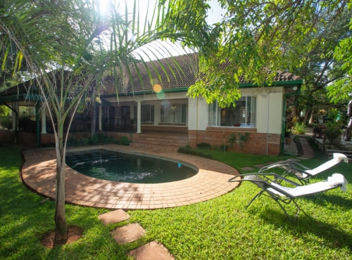 Bed & breakfast and self-catering accommodation at Livingstone Lodge - Victoria Falls accommodation