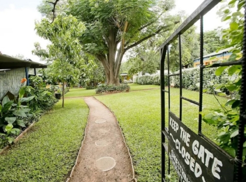 Shoestrings Backpackers Lodge - backpacker and camping Victoria Falls accommodation