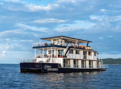 Sovereign Houseboat on Lake Kariba