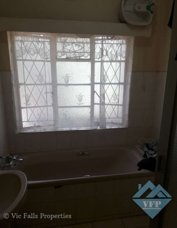 618 Victoria Falls Property for Sale