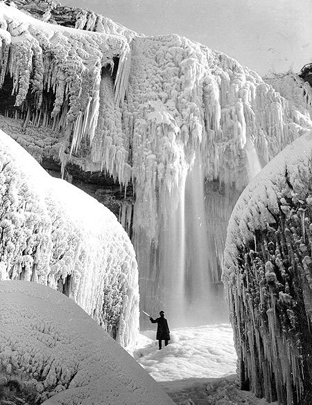 Niagra falls frozen 1911