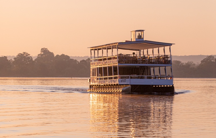 Zambezi Breeze boat