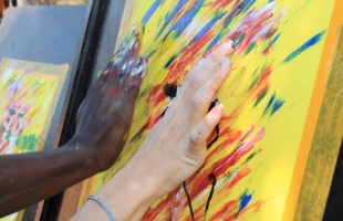 Hand painting on safari in Victoria Falls - Zimbabwe