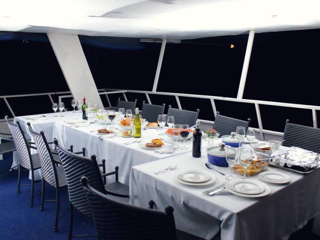 Open-air dining area on the Catalina Houseboat - Kariba