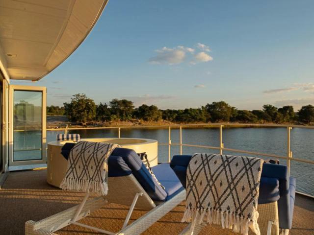 Take in the African scenery while in the jacuzzi in the Chobe wilderness - Chobe Princess between Botswana and Namibia