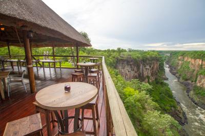 Location of the cafe on the edge