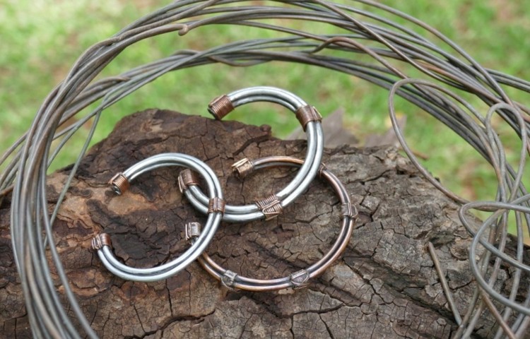 Snare wire jewellery - a community project in Victoria Falls