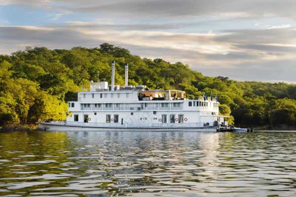 Southern Bell - Houseboat on Lake Kariba
