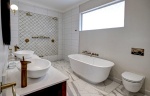 Full en-suite bathroom