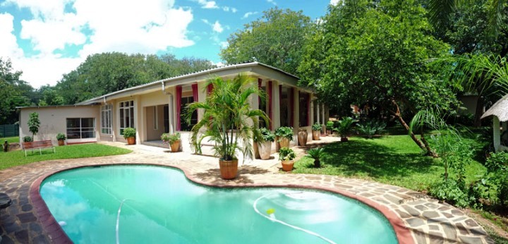 The Villa Victoria Villa Victoria, self catering house for up to 10 in Victoria Falls