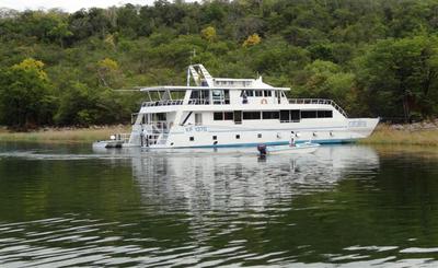 Night stop on the Catalina Houseboat