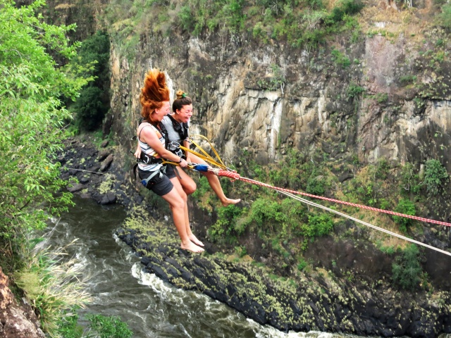 Tandem gorge swing