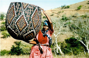 Cesto tecido zulu da África do Sul - cultura africana