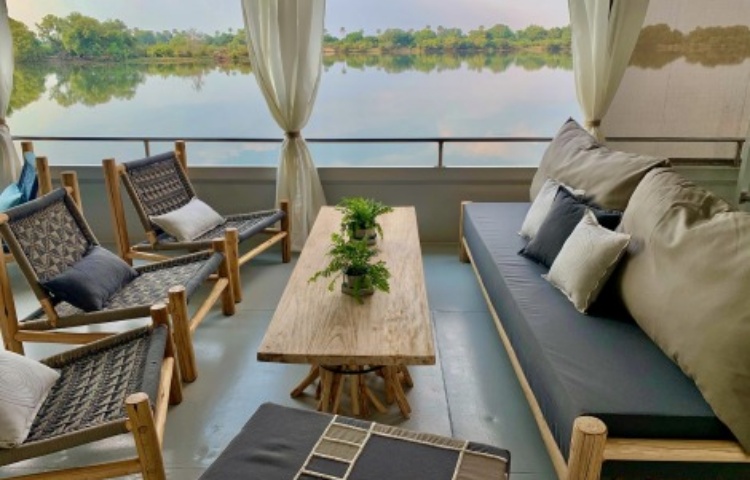 Luxury deck of Zambezi Explorer