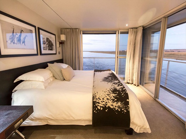 Luxury rooms on the Zambezi Queen Luxury rooms on the Zambezi Queen